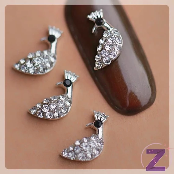 Strasszköves körömdísz 124